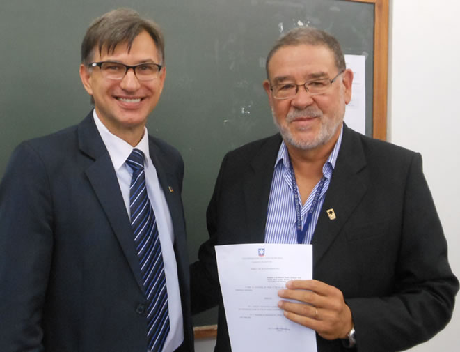 O novo diretor do Campus Universitrio de Vacaria (CAMVA), 
professor Paulo Gilberto dos Santos Silva e o reitor Evaldo Kuiava