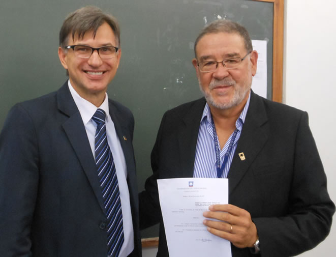 O novo diretor do Campus Universitário de Vacaria (CAMVA),
professor Paulo Gilberto dos Santos Silva e o reitor Evaldo Kuiava