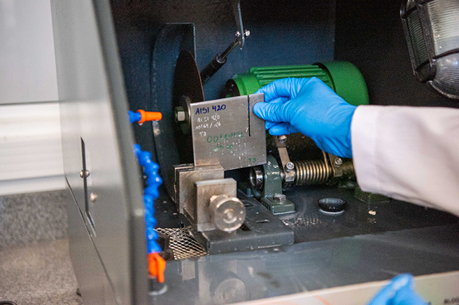 Laboratório de Metalografia e Microscopia Óptica