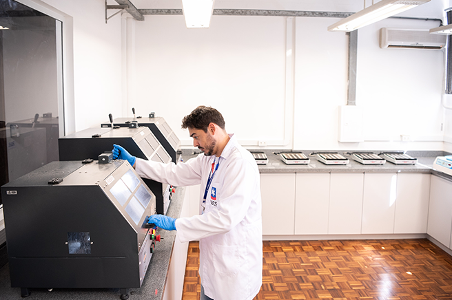 Laboratório de Metalografia e Microscopia Óptica