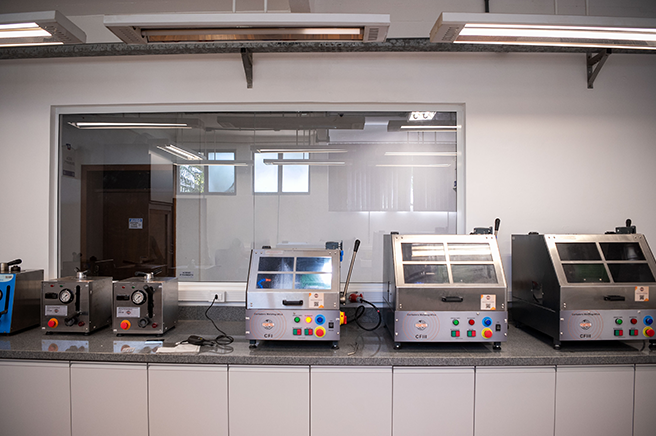 Laboratório de Metalografia e Microscopia Óptica