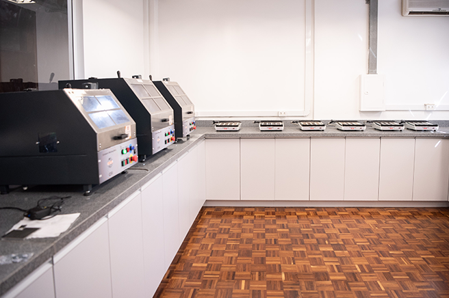 Laboratório de Metalografia e Microscopia Óptica