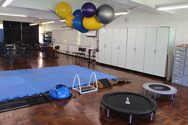 Espaço de aprendizagem e prática das técnicas e recursos utilizados na Fisioterapia.