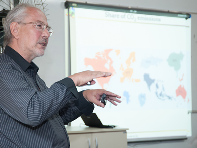 Donat Peter Hder durante palestra no Instituto de Biotecnologia.