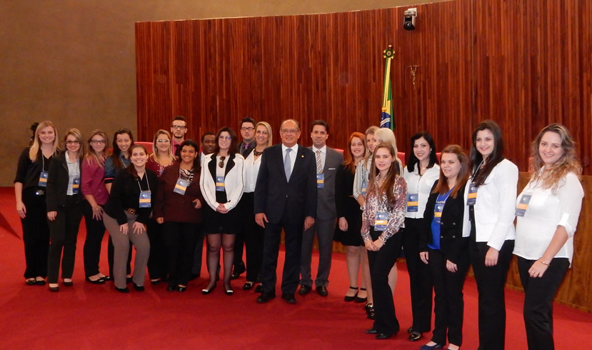 Acadêmicos foram recebidos pelo vice-presidente do Tribunal Superior Eleitoral, ministro Gilmar Ferreira Mendes.
