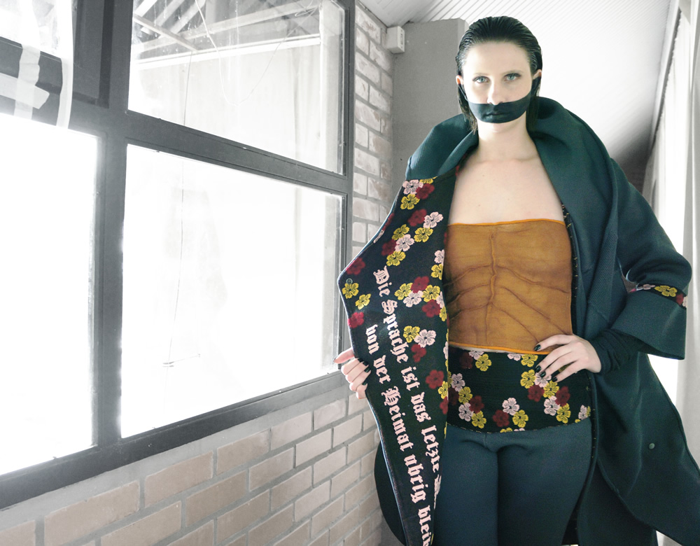 A acadêmica Julia Webber, do curso de Design de Moda de UCS, vence 13º Prêmio Festimalha.