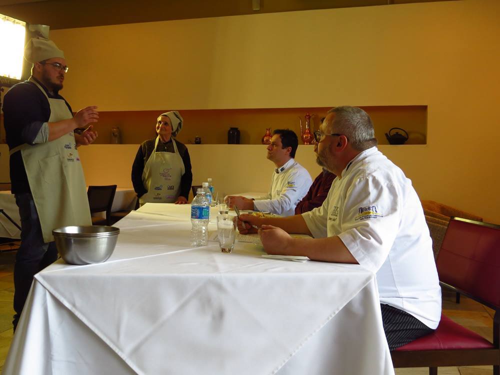Italianos da Serra: na Escola de Gastronomia, evento mistura o tradicional e o contemporneo da culinria regional. 