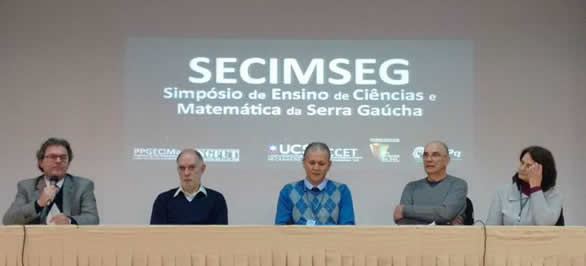 Na foto, da esquerda para a direita, o coordenador da 4ª Coordenadoria Regional de Educação, professor Me. Paulo Fernando Périco, palestrante professor Dr. Maurivan Güntzel Ramos, diretor do Centro de Ciências Exatas e Tecnologia da UCS, professor Dr. Carlos Alberto Costa, coordenador do Mestrado Profissional em Ensino de Ciências e Matemática da UCS, professor Dr. Francisco Catell, coordenadora da Comissão Organizadora do 4º Simpósio de Ensino de Ciências e Matemática da Serra Gaúcha, professora Dra. Isolda Gianni de Lima.